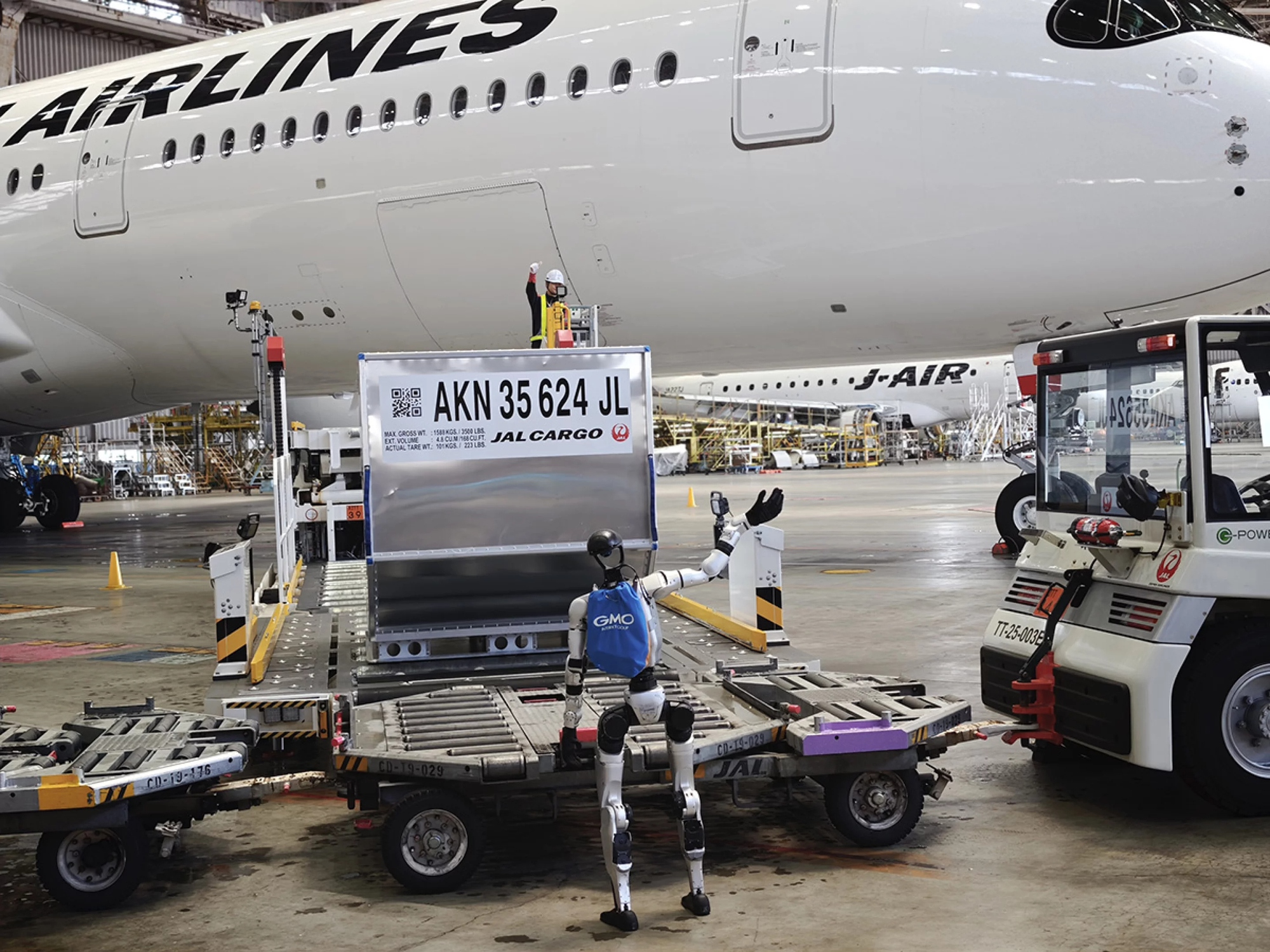 Robot hình người chính thức “đi làm” tại sân bay Tokyo, chuẩn bị thay con người xử lý hành lý - Ảnh 1