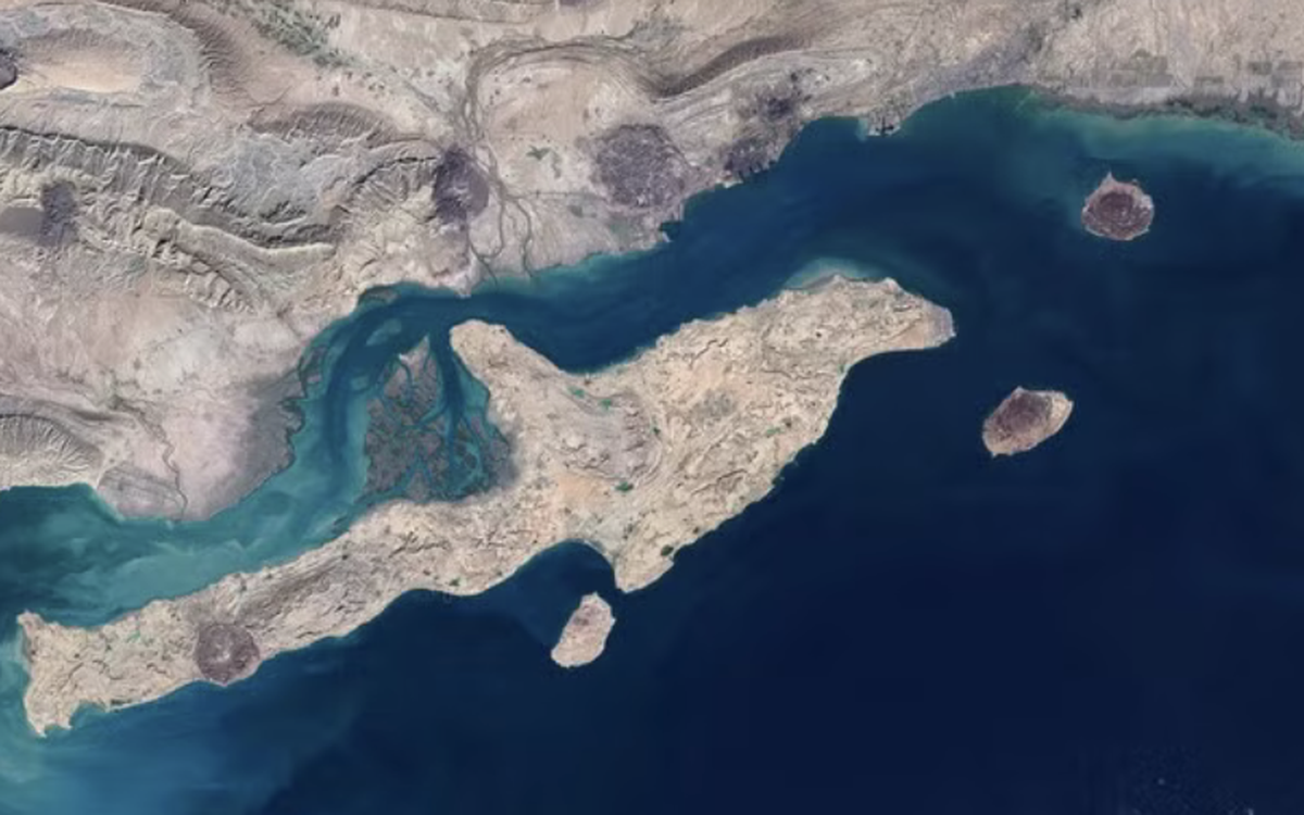 Quan chức cấp cao Iran ví eo biển Hormuz như 'bom nguyên tử'