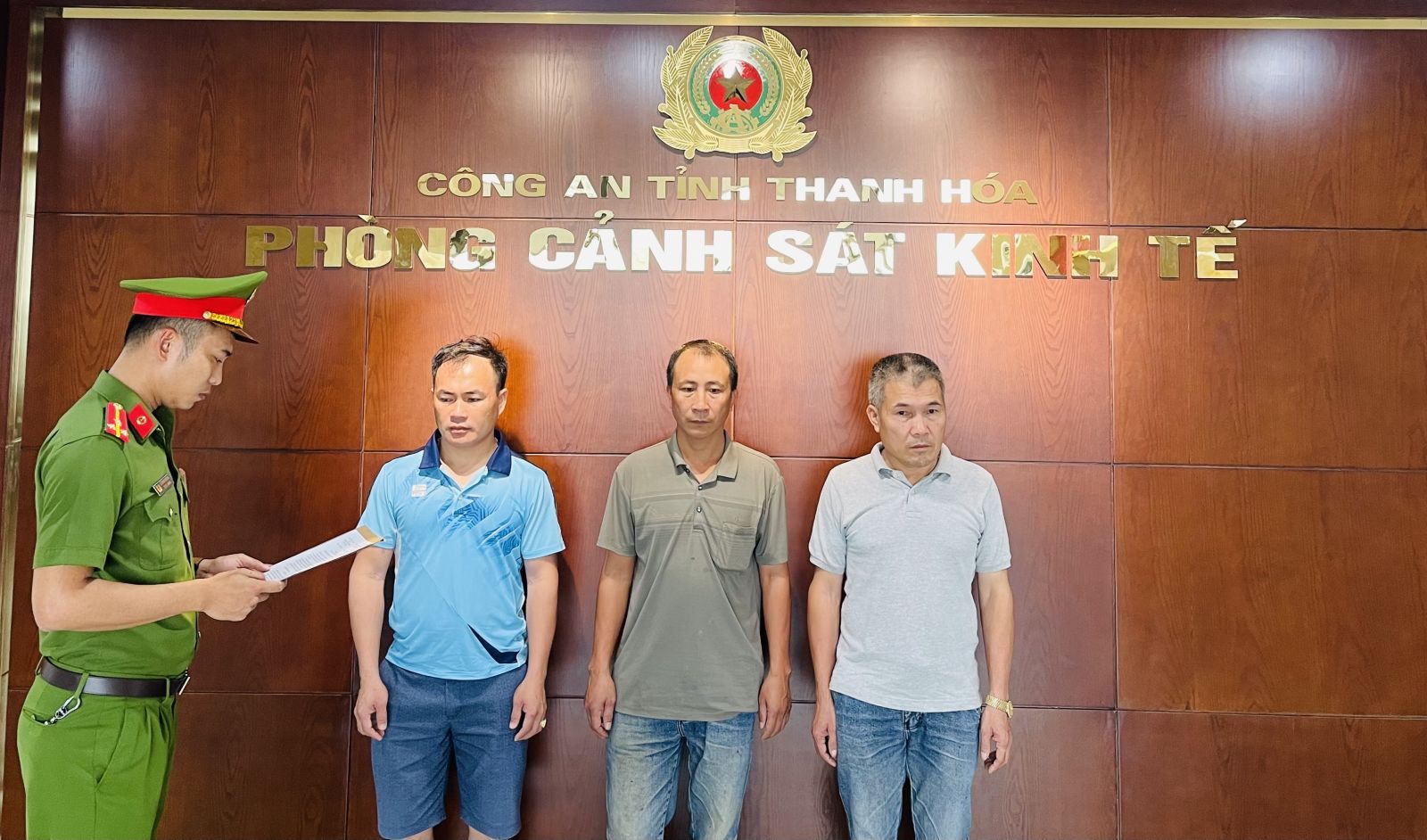 Ba "đất tặc" bị khởi tố - Ảnh 1