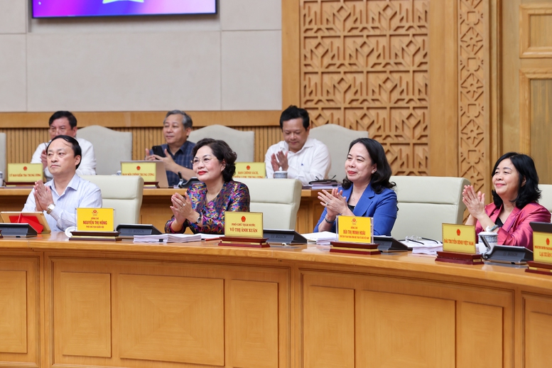 Thủ tướng Lê Minh Hưng chủ trì phiên họp thường kỳ đầu tiên của Chính phủ khóa XVI - Ảnh 3