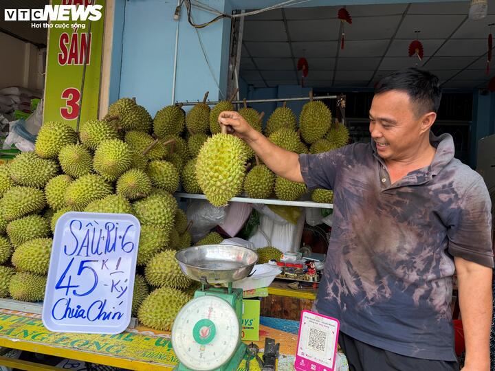 Sầu riêng 50.000 đồng/kg vẫn khó bán, loại nửa triệu đồng/kg lại ‘cháy hàng’ - Ảnh 1