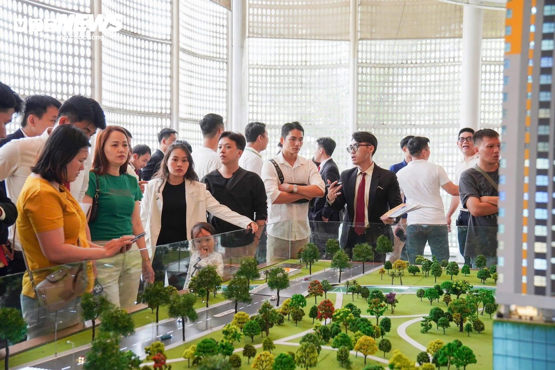 Giảm áp lực lãi vay, doanh nghiệp bất động sản kéo khách quay lại thị trường - Ảnh 2