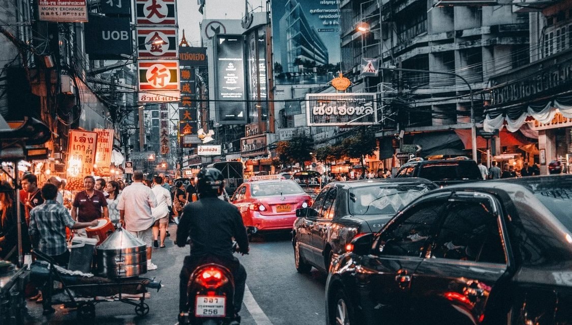 'Thấm đòn' xung đột Trung Đông, láng giềng Việt Nam phải vay gấp hơn 12 tỷ USD, thủ tướng kêu gọi người dân cùng nhau vượt qua khủng hoảng - Ảnh 1