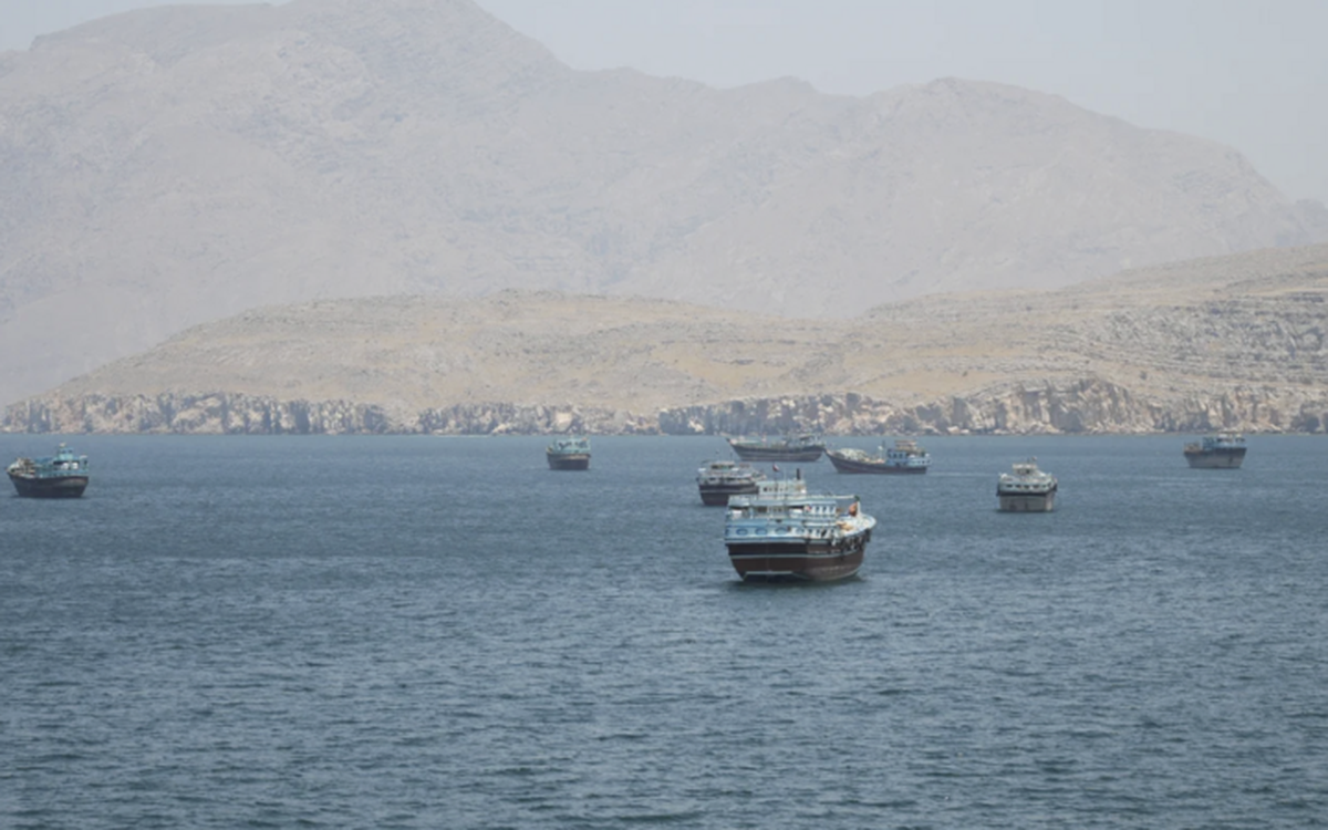 Tàu chở dầu đầu tiên của Qatar vượt eo biển Hormuz kể từ khi xung đột bắt đầu