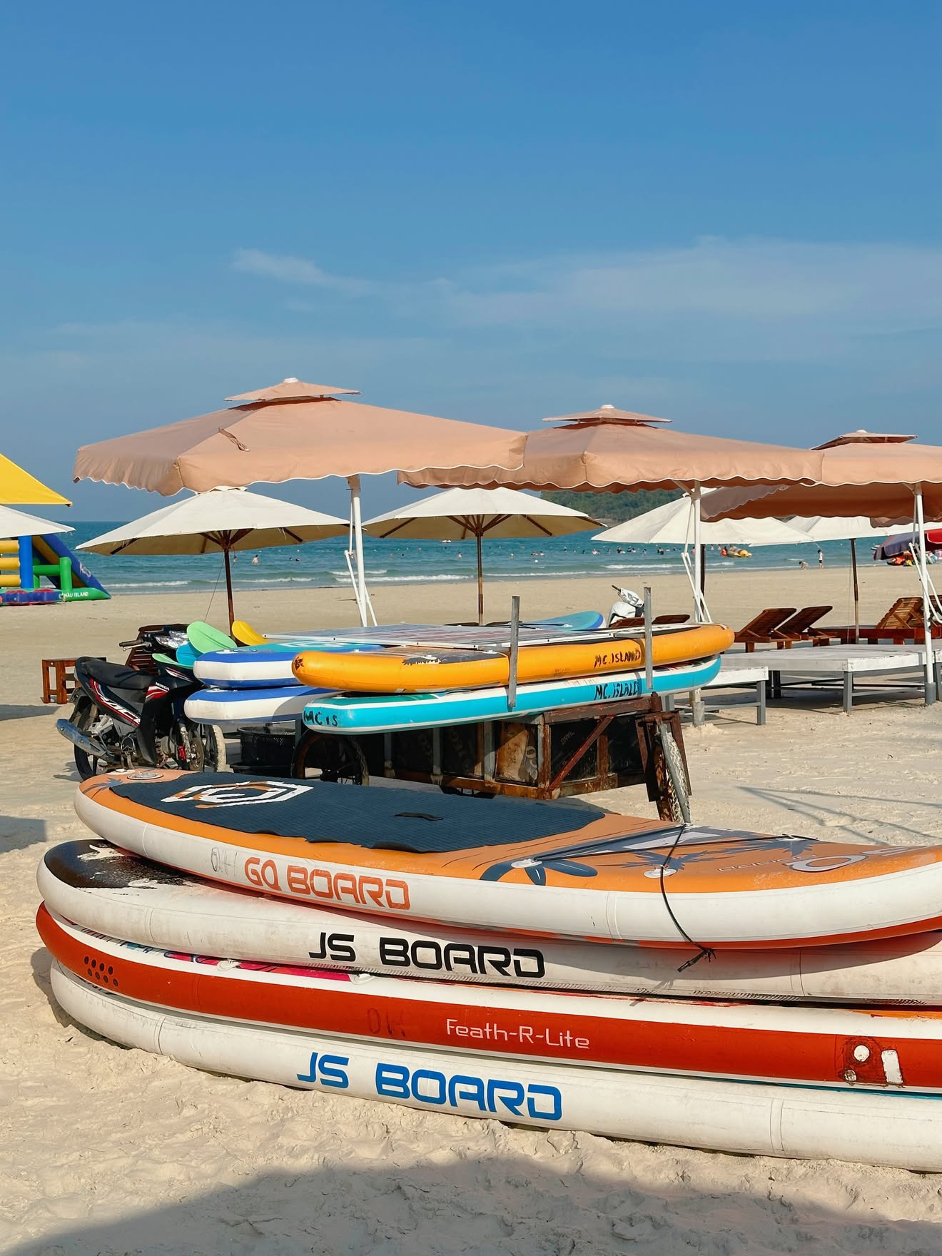 Việt Nam có vịnh biển vừa được Mỹ xếp top 3 Đông Nam Á, hòn đảo đẹp nhất cách Hà Nội vài giờ chạy xe nhưng lại vắng hoe - Ảnh 11