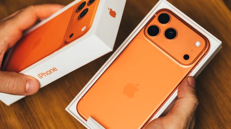 Suốt 17 năm qua, Apple luôn tặng kèm một món quà nhỏ trong hộp khi mua iPhone – Sao giờ không còn nữa? - Ảnh 1
