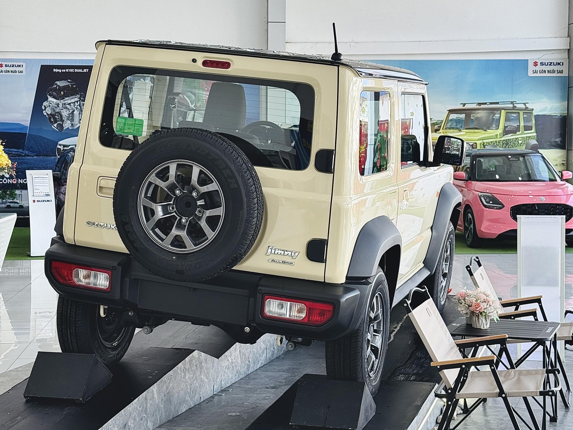 Giá Suzuki Jimny tiếp tục dò đáy tại đại lý: Thực tế thấp kỷ lục còn 609 triệu đồng, chỉ ngang niêm yết Sonet - Ảnh 6