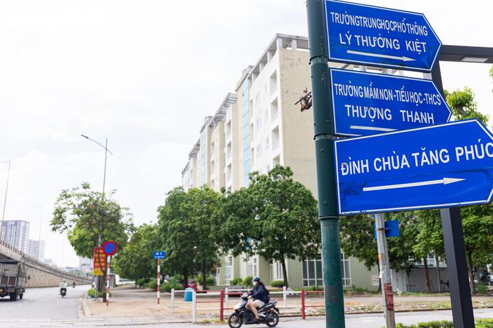 Cận cảnh nơi ở mới của các hộ dân rời ven sông Hồng để xây cầu - Ảnh 4