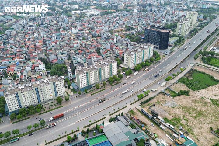 Cận cảnh nơi ở mới của các hộ dân rời ven sông Hồng để xây cầu - Ảnh 2