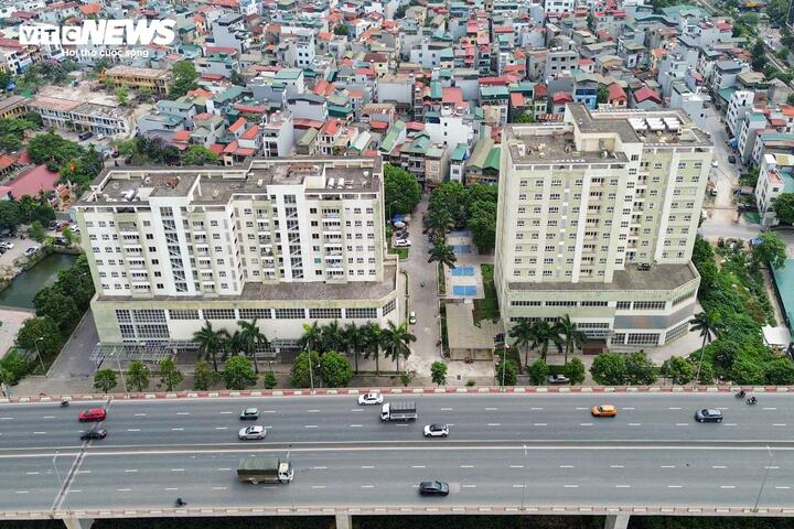 Cận cảnh nơi ở mới của các hộ dân rời ven sông Hồng để xây cầu - Ảnh 1