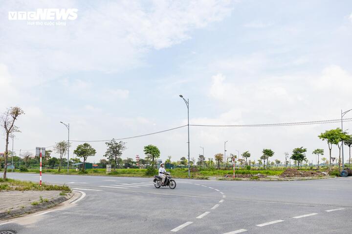 Cận cảnh nơi ở mới của các hộ dân rời ven sông Hồng để xây cầu - Ảnh 19