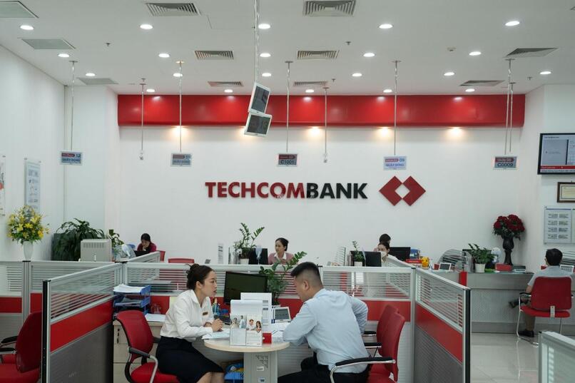 Người dùng Vietcombank, Techcombank và BIDV chú ý: Chuyển khoản không còn miễn phí với các giao dịch sau - Ảnh 1