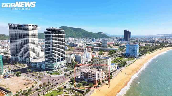 Cận cảnh tháo dỡ khách sạn hạng sang chắn biển Quy Nhơn - Ảnh 3