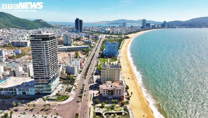 Cận cảnh tháo dỡ khách sạn hạng sang chắn biển Quy Nhơn - Ảnh 9