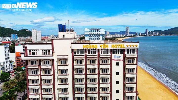 Cận cảnh tháo dỡ khách sạn hạng sang chắn biển Quy Nhơn - Ảnh 13