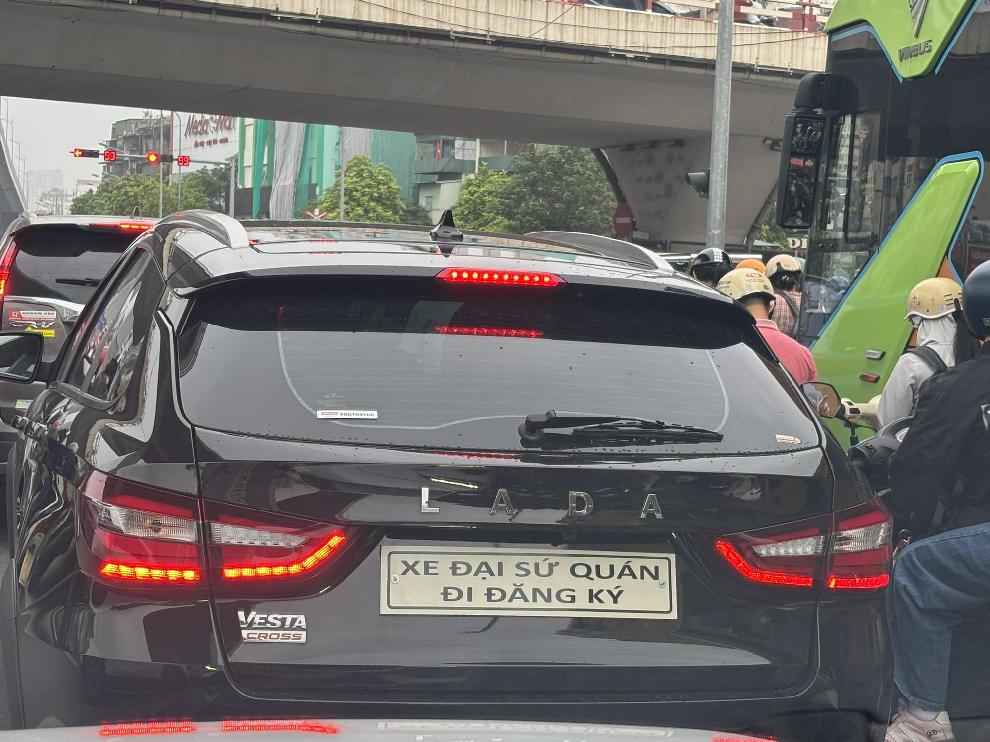 Lộ giá xe Lada nhập khẩu Nga: To ngang Corolla Cross mà chưa tới 600 triệu - Ảnh 3