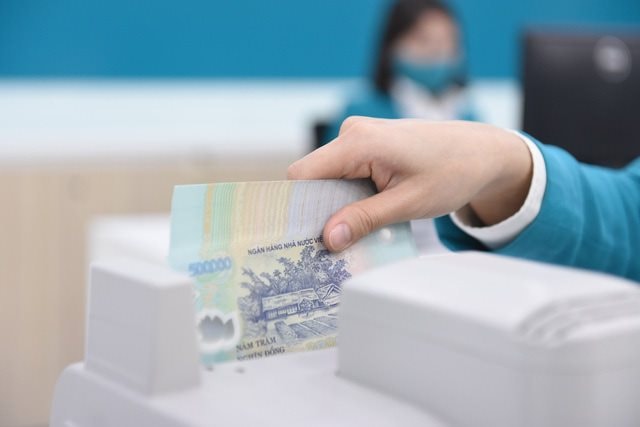 Ngân hàng lên tiếng về hình thức gửi tiết kiệm lãi suất 18-20%/năm, rút gốc bất cứ lúc nào - Ảnh 1