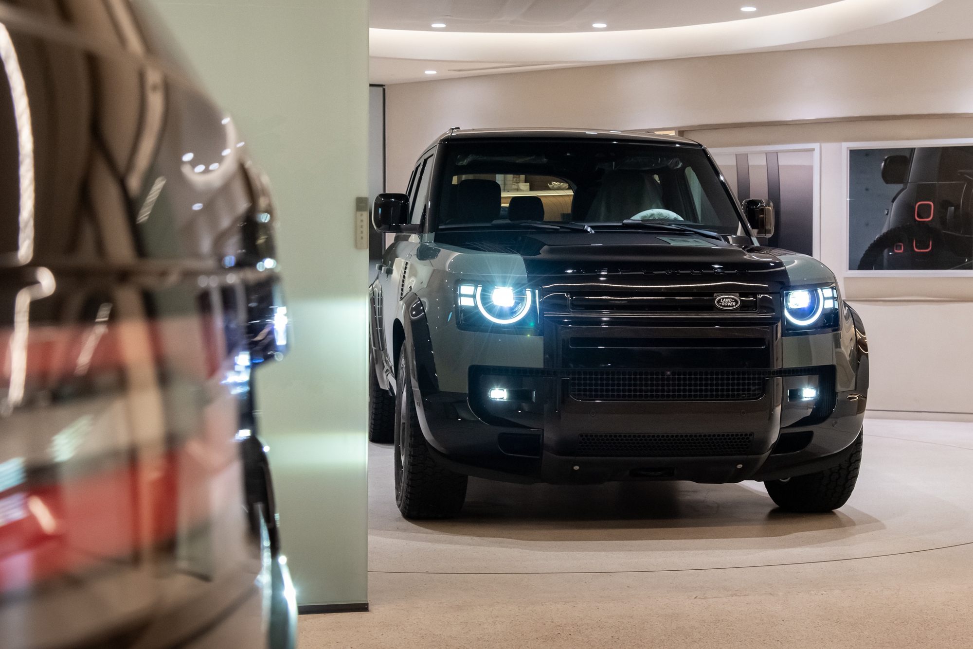 Cận cảnh Defender Trophy Edition đầu tiên tại Việt Nam: Giá gần 7,5 tỷ, nhiều trang bị off-road ‘tận răng’ phục vụ đi đua - Ảnh 23