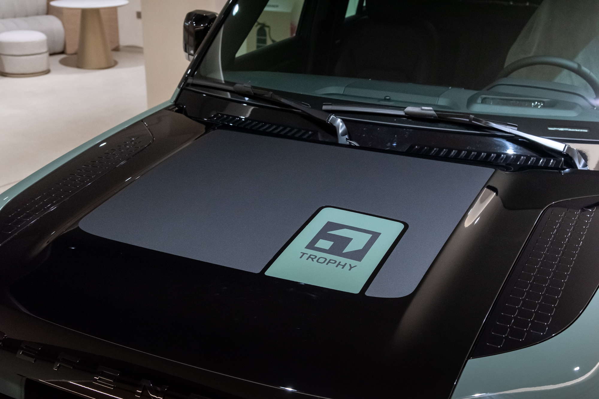 Cận cảnh Defender Trophy Edition đầu tiên tại Việt Nam: Giá gần 7,5 tỷ, nhiều trang bị off-road ‘tận răng’ phục vụ đi đua - Ảnh 8