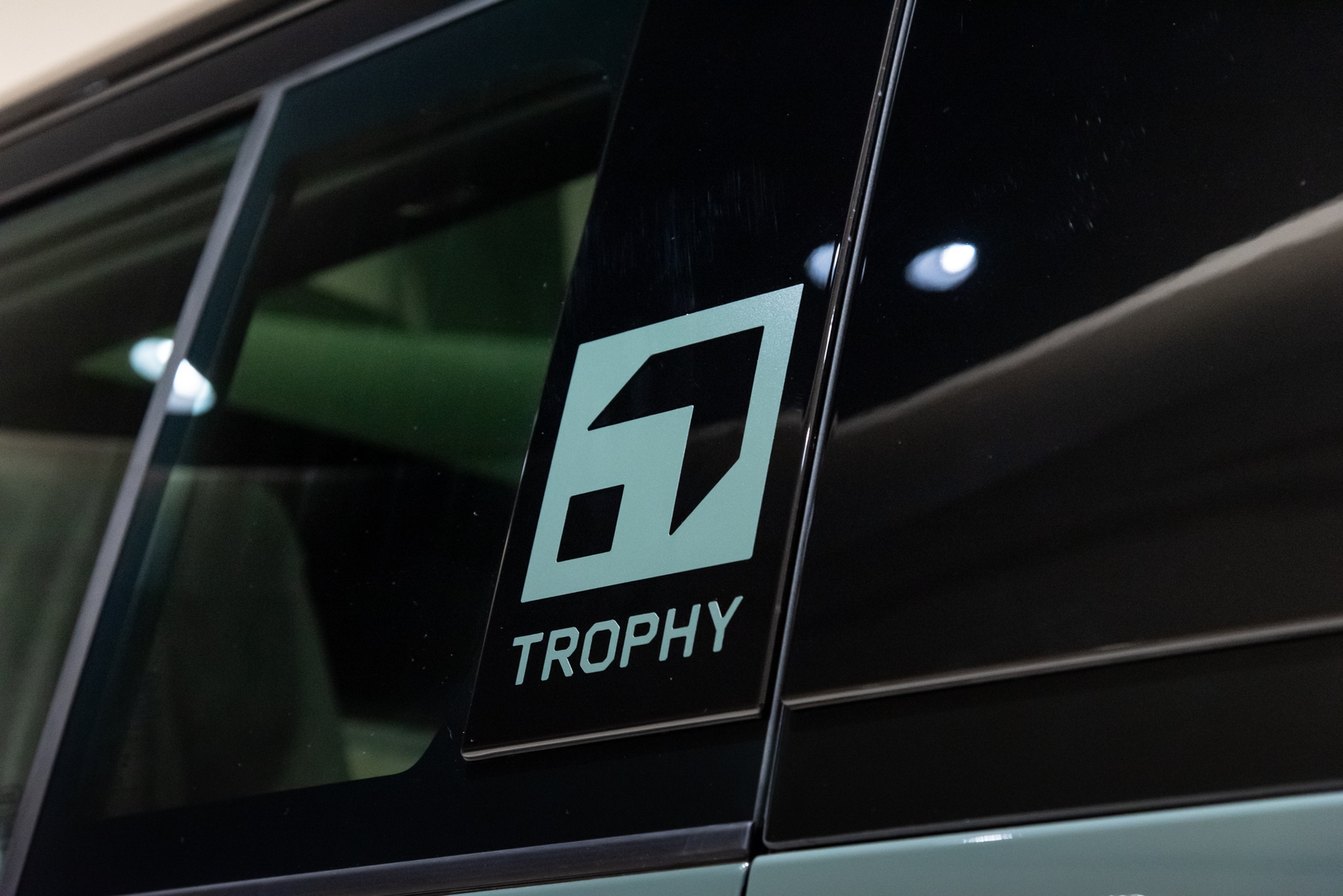 Cận cảnh Defender Trophy Edition đầu tiên tại Việt Nam: Giá gần 7,5 tỷ, nhiều trang bị off-road ‘tận răng’ phục vụ đi đua - Ảnh 9