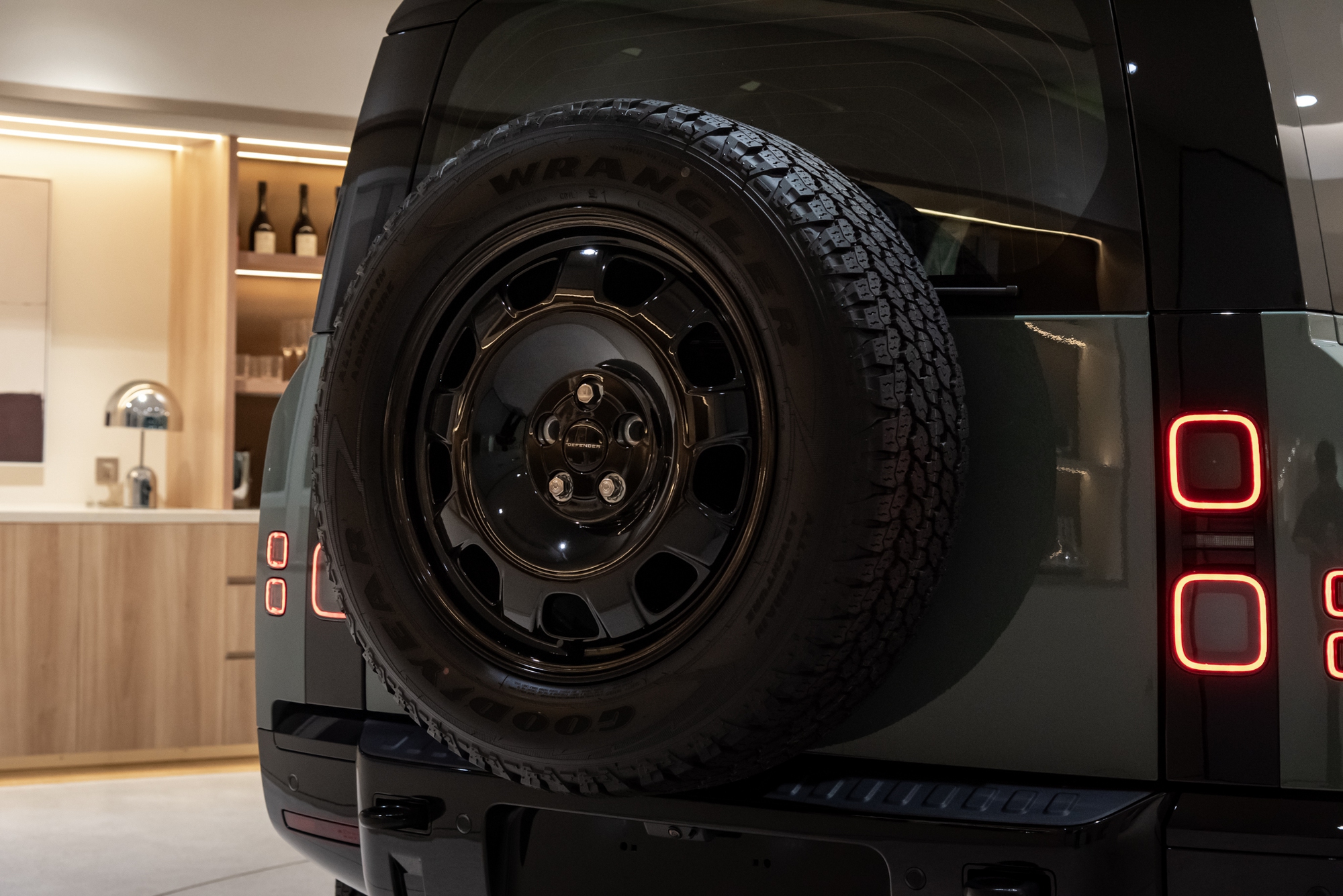 Cận cảnh Defender Trophy Edition đầu tiên tại Việt Nam: Giá gần 7,5 tỷ, nhiều trang bị off-road ‘tận răng’ phục vụ đi đua - Ảnh 24