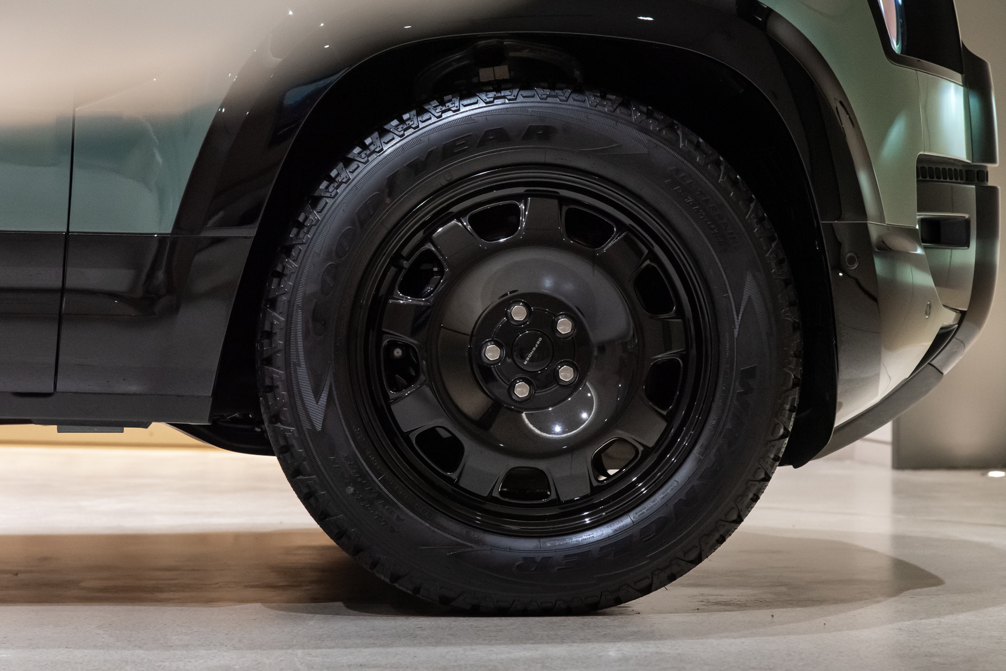 Cận cảnh Defender Trophy Edition đầu tiên tại Việt Nam: Giá gần 7,5 tỷ, nhiều trang bị off-road ‘tận răng’ phục vụ đi đua - Ảnh 5