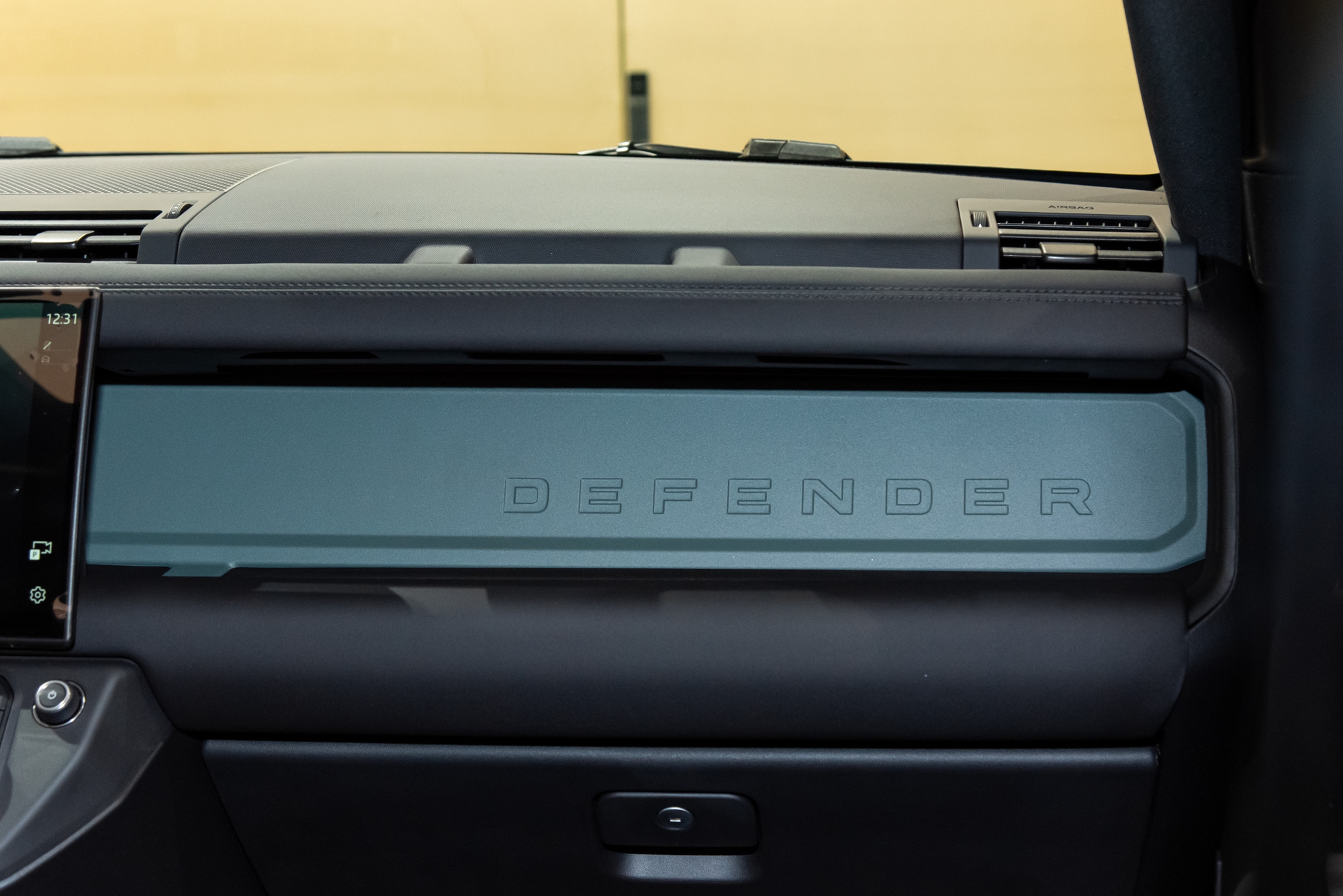 Cận cảnh Defender Trophy Edition đầu tiên tại Việt Nam: Giá gần 7,5 tỷ, nhiều trang bị off-road ‘tận răng’ phục vụ đi đua - Ảnh 12