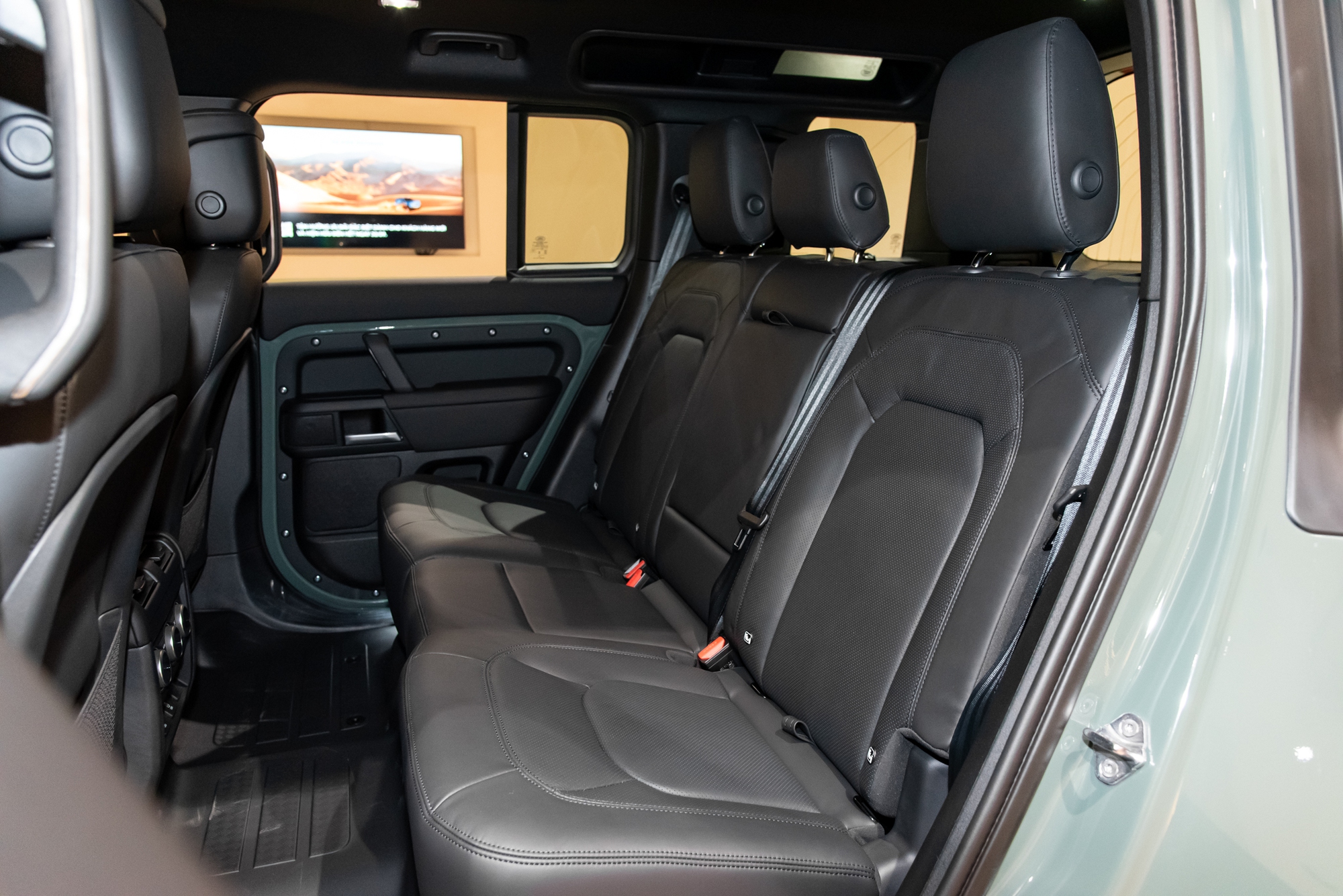 Cận cảnh Defender Trophy Edition đầu tiên tại Việt Nam: Giá gần 7,5 tỷ, nhiều trang bị off-road ‘tận răng’ phục vụ đi đua - Ảnh 21