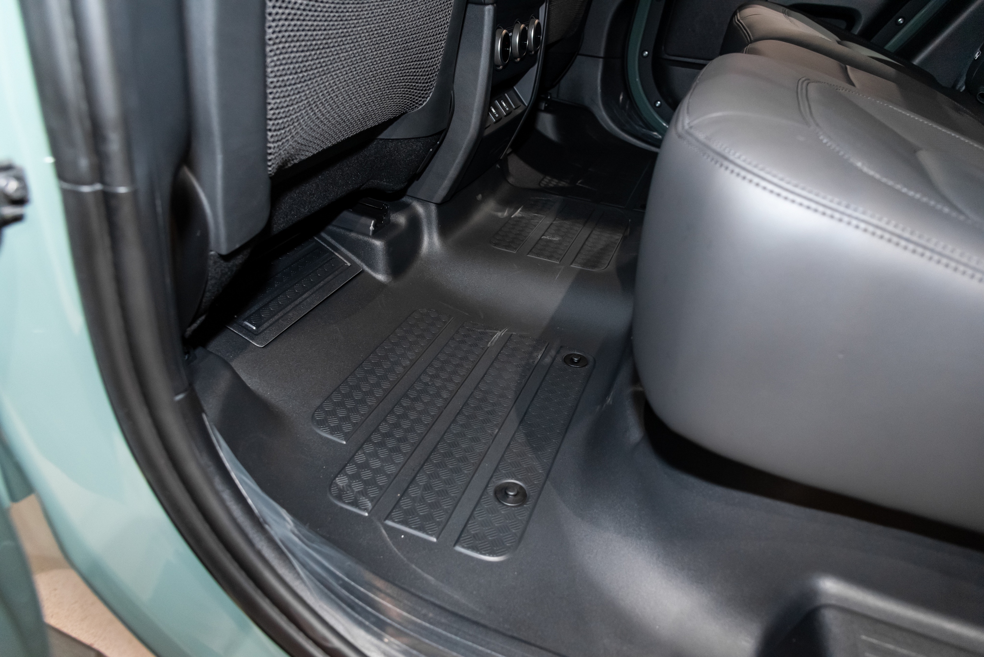 Cận cảnh Defender Trophy Edition đầu tiên tại Việt Nam: Giá gần 7,5 tỷ, nhiều trang bị off-road ‘tận răng’ phục vụ đi đua - Ảnh 22
