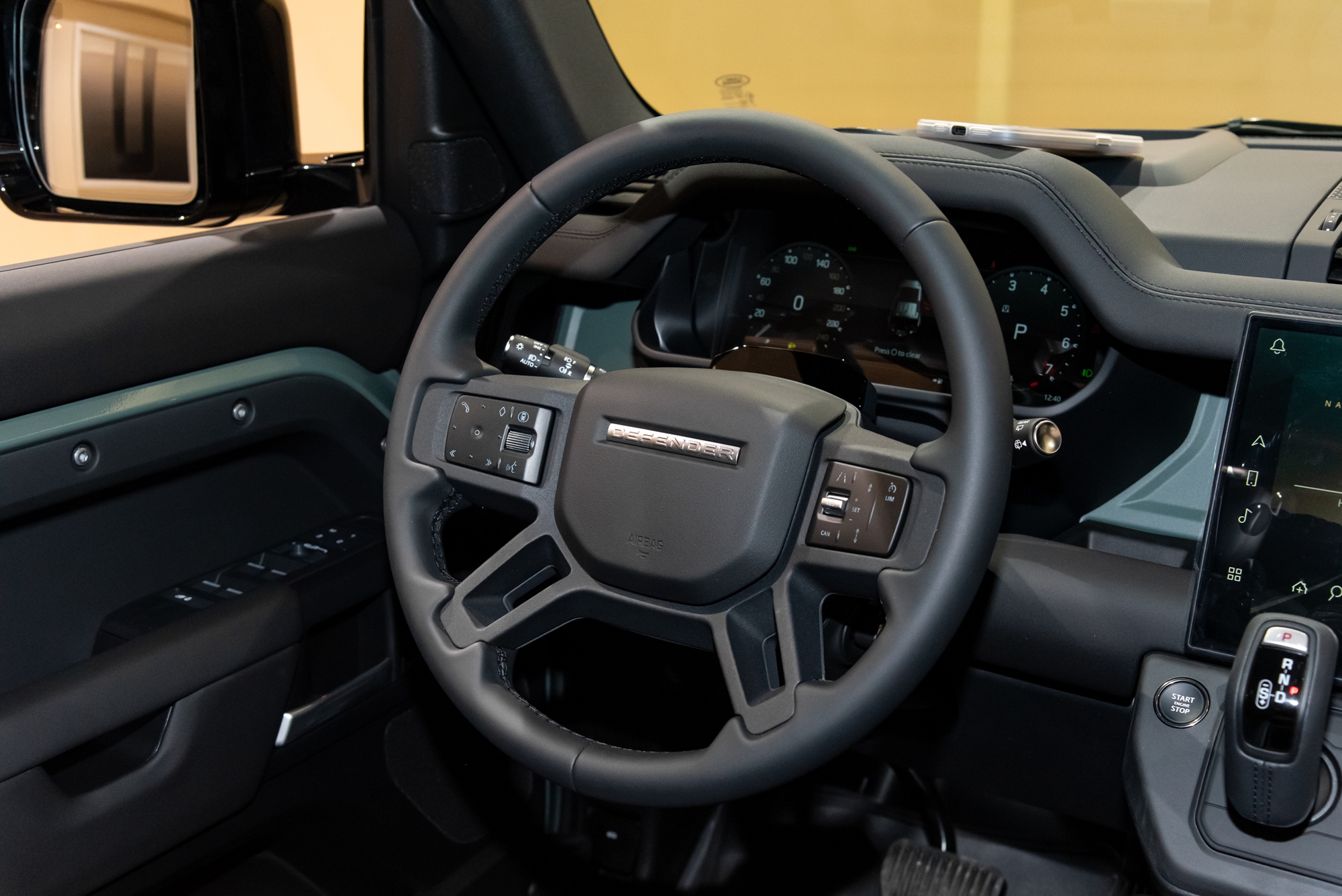Cận cảnh Defender Trophy Edition đầu tiên tại Việt Nam: Giá gần 7,5 tỷ, nhiều trang bị off-road ‘tận răng’ phục vụ đi đua - Ảnh 15