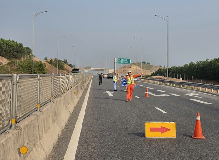 Tạm đóng nhiều đoạn cao tốc Bắc - Nam để lắp đặt hệ thống giám sát và thu phí - Ảnh 1