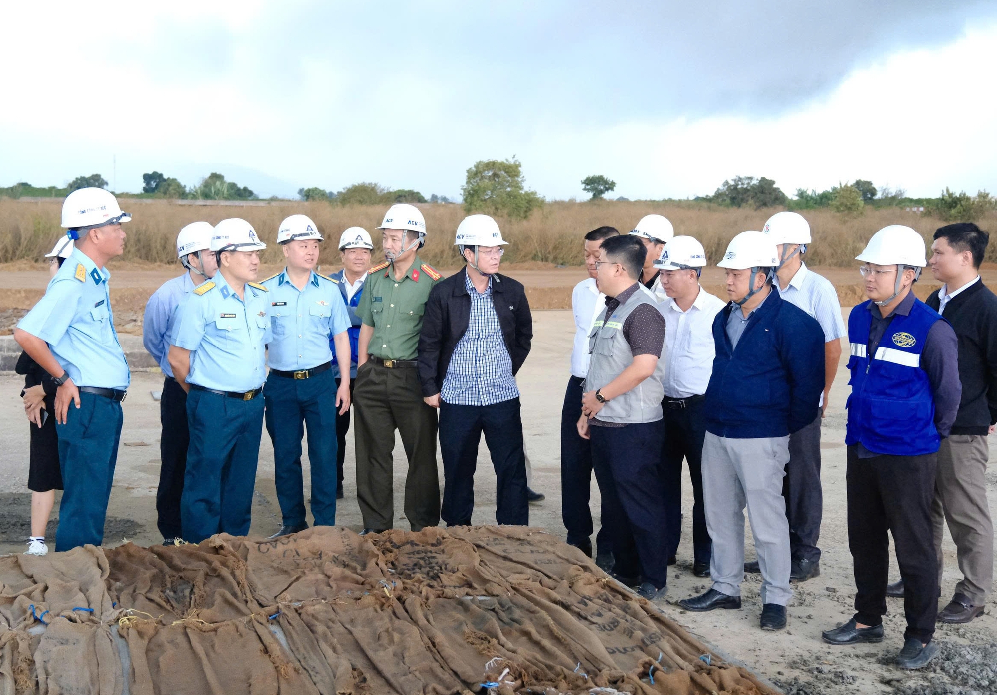 Dự án nâng cấp sân bay Liên Khương có nguy cơ chậm tiến độ - Ảnh 1