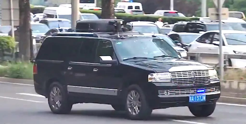 Chiếc xe bị "sưng đầu" gây khó hiểu trong chuyến thăm Trung Quốc của ông Trump: Không ai rõ có mục đích gì - Ảnh 3