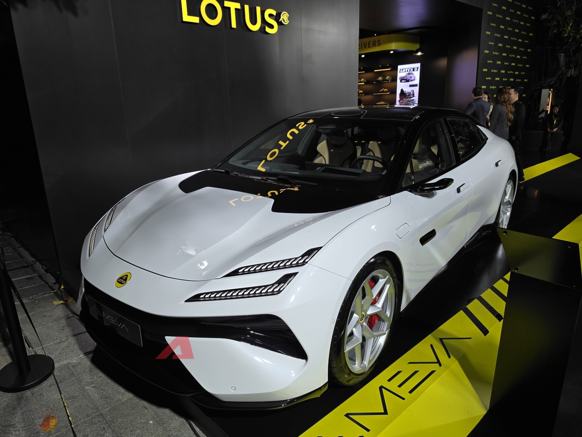 Lotus ra mắt Việt Nam: 4 mẫu, đắt nhất tới gần 13 tỷ, có cả hypercar lần đầu đến ĐNÁ - Ảnh 1