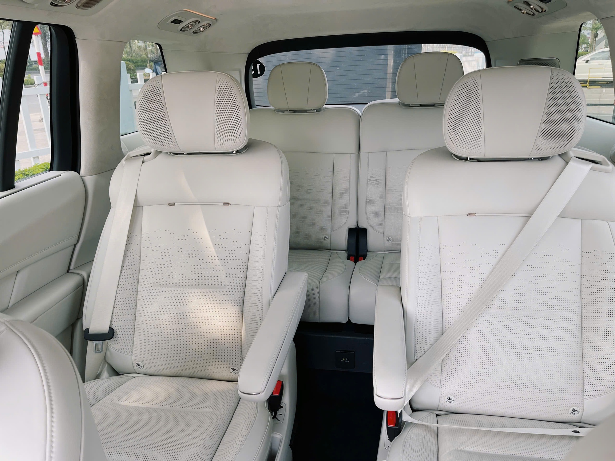 Lynk & Co 900 xuất hiện trên đường phố Việt Nam: Bỏ một chi tiết so với xe trưng bày, dễ là bản thương mại sắp bán ra thị trường - Ảnh 7
