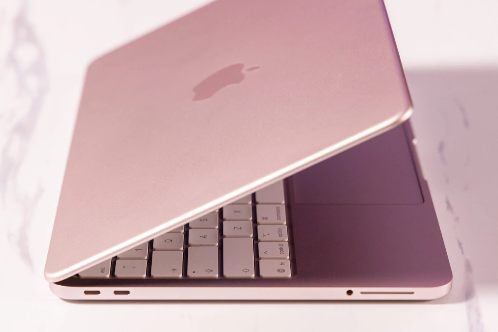 Chiếc MacBook rẻ nhất lịch sử bất ngờ giảm giá tại Việt Nam, đang "cháy hàng" diện rộng - Ảnh 3