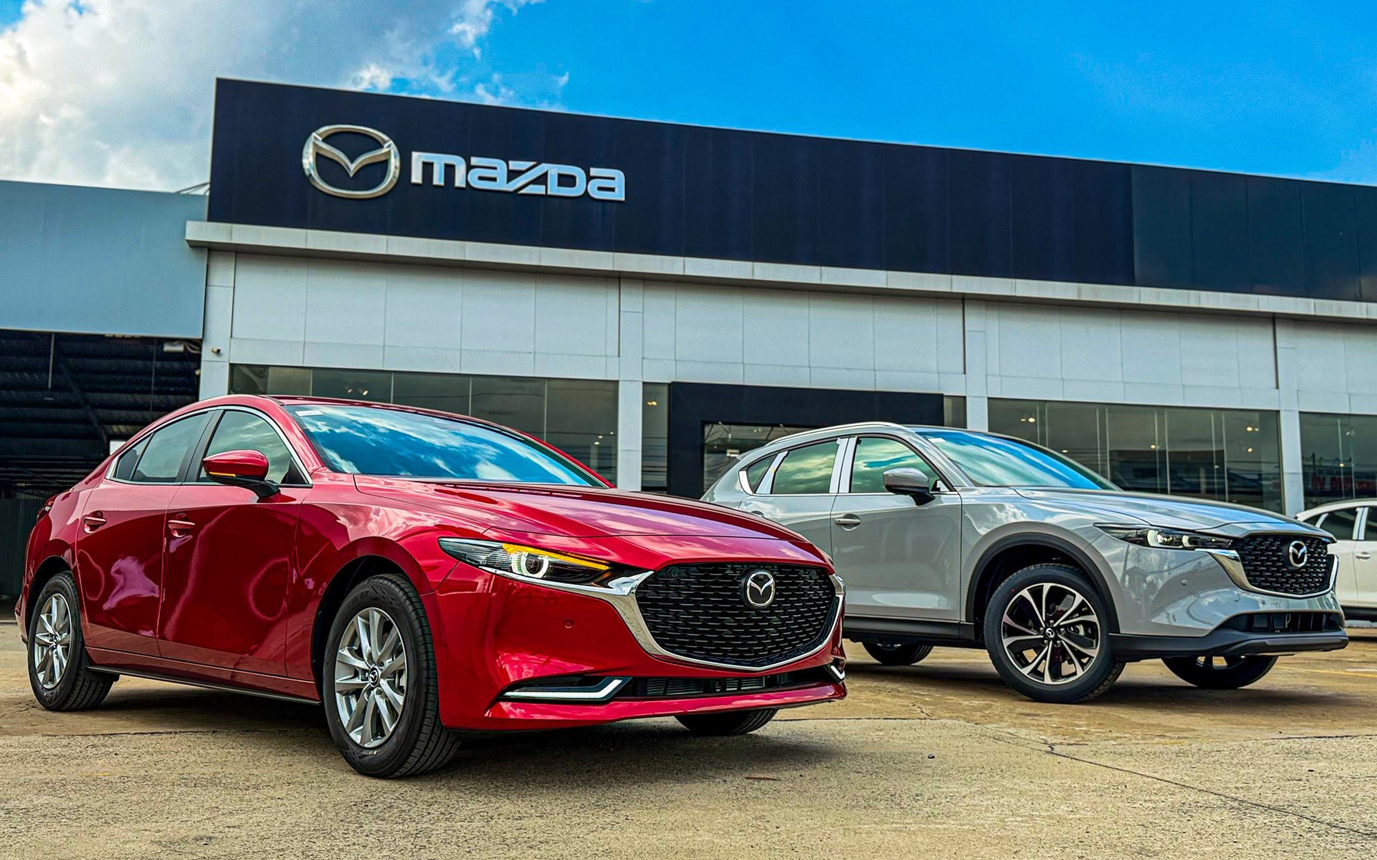 Loạt xe Mazda bản 'base' mới tiếp tục giảm giá thêm: Mazda3 từ 559 triệu đồng, CX-5, CX-8 rẻ nhất phân khúc Nhật, Hàn - Ảnh 1