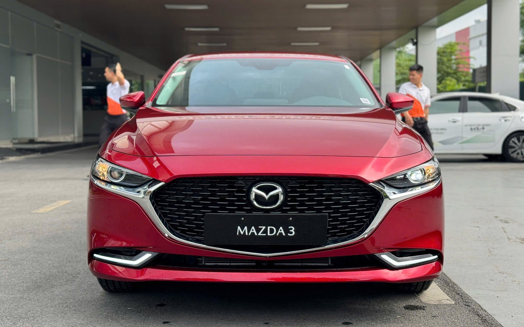 Loạt xe Mazda bản 'base' mới tiếp tục giảm giá thêm: Mazda3 từ 559 triệu đồng, CX-5, CX-8 rẻ nhất phân khúc Nhật, Hàn - Ảnh 3