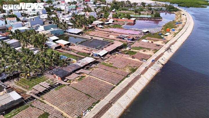 Cận cảnh nơi nước đen kịt, hôi thối vừa bị Chủ tịch tỉnh Gia Lai chỉ đạo xử lý - Ảnh 13