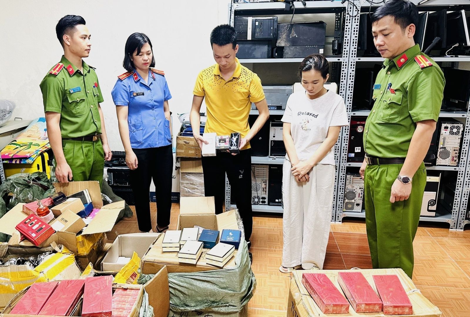 Bắt 2 chị em bà trùm Vũ Thị Yến Mai trong chuyên án 200 tỷ đồng - Ảnh 2