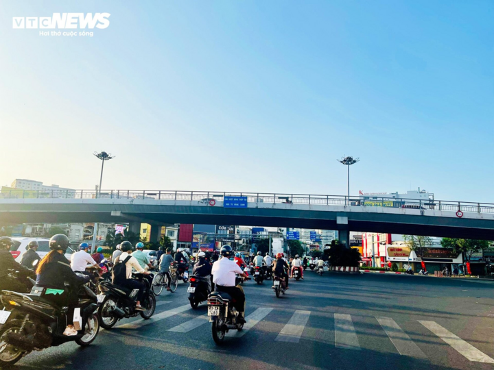 TP.HCM tăng tốc giải bài toán kẹt xe ở ngã tư Hàng Xanh - Ảnh 1
