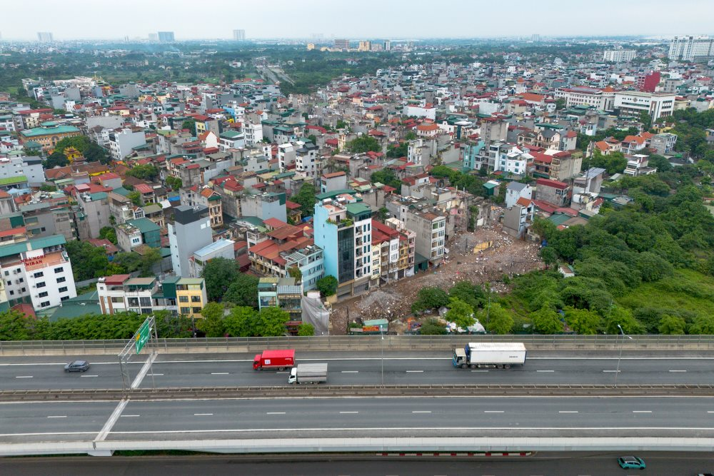 Rao bán “ế” gần nửa năm, xuất hiện tình trạng nhà trong ngõ Hà Nội hạ giá chào tiền tỷ, môi giới vẫn than: “Chưa bao giờ khó bán như hiện nay” - Ảnh 1