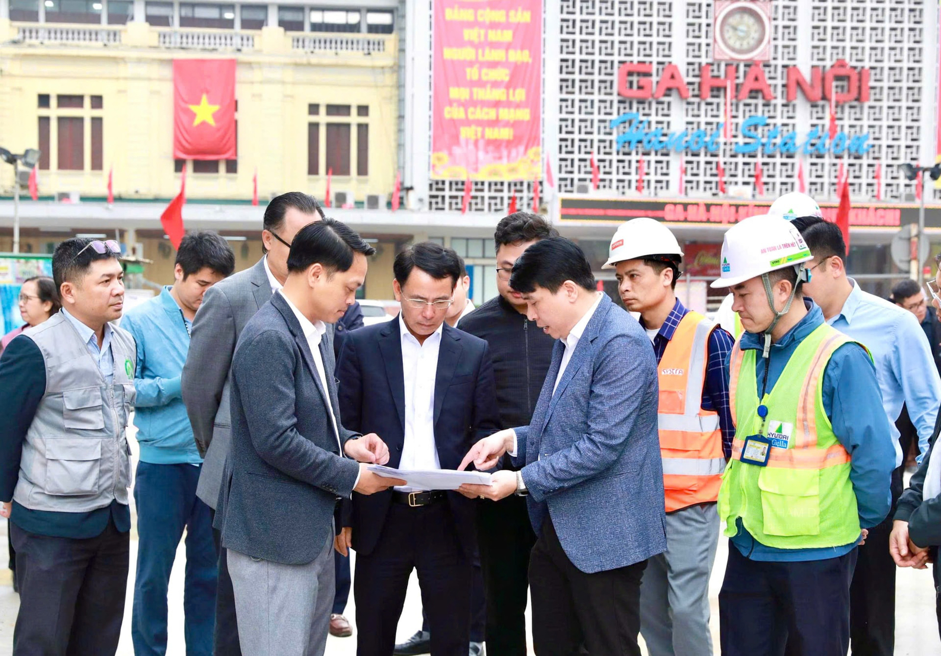 Lô cốt metro Nhổn-ga Hà Nội án ngữ gần chục năm, phố trung tâm thành 'phố chết' - Ảnh 24