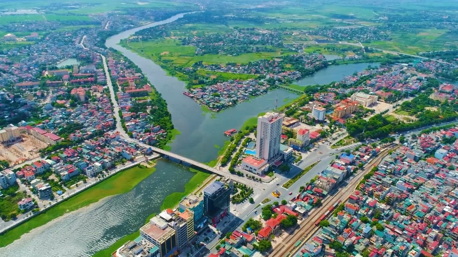 Một tỉnh phía Nam Hà Nội với quỹ đất công nghiệp hơn 12.000 ha đang nổi lên thành điểm đến mới của dòng vốn FDI - Ảnh 1