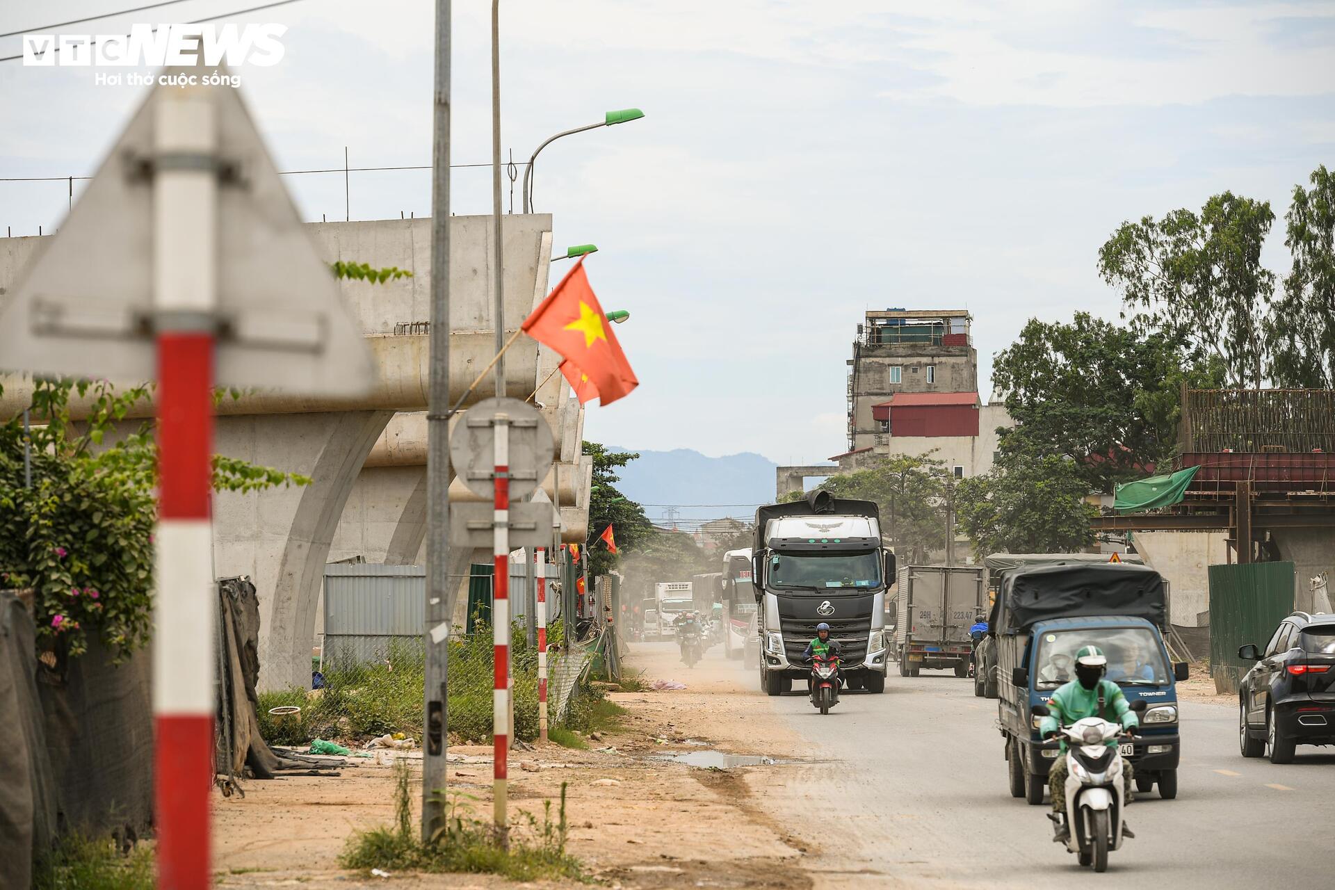 Loạt trụ cầu vượt dần thành hình tại nút giao Vành đai 4 - Quốc lộ 6 - Ảnh 9