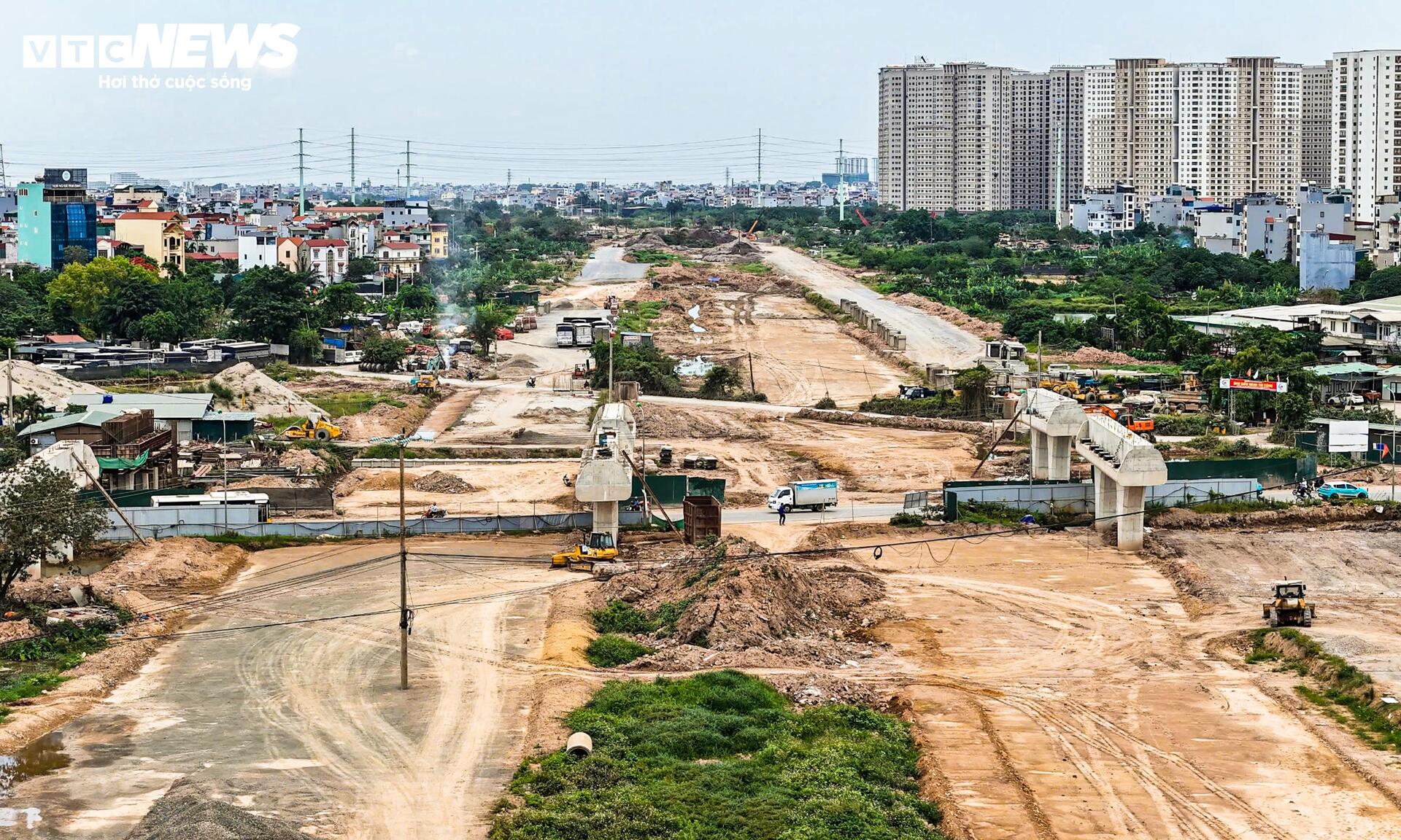 Loạt trụ cầu vượt dần thành hình tại nút giao Vành đai 4 - Quốc lộ 6 - Ảnh 7