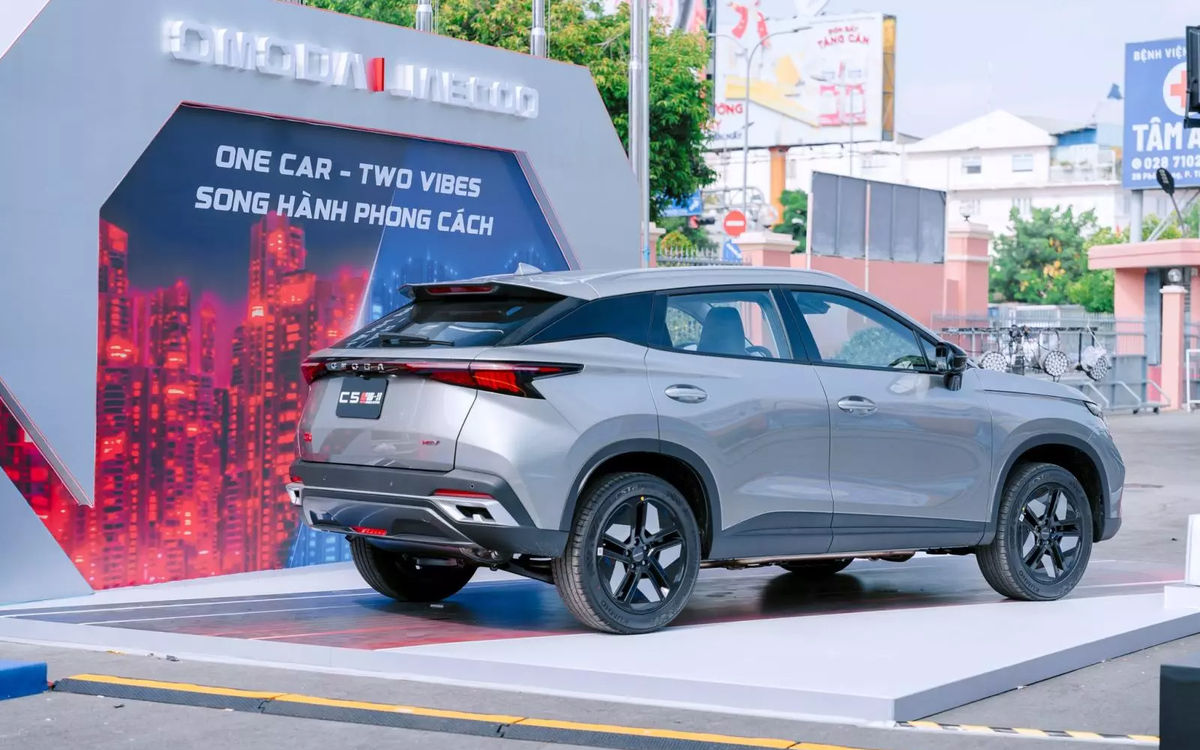 Mẫu xe giá từ 619 triệu này chứng minh hybrid đang là lựa chọn phù hợp cho người dùng Việt