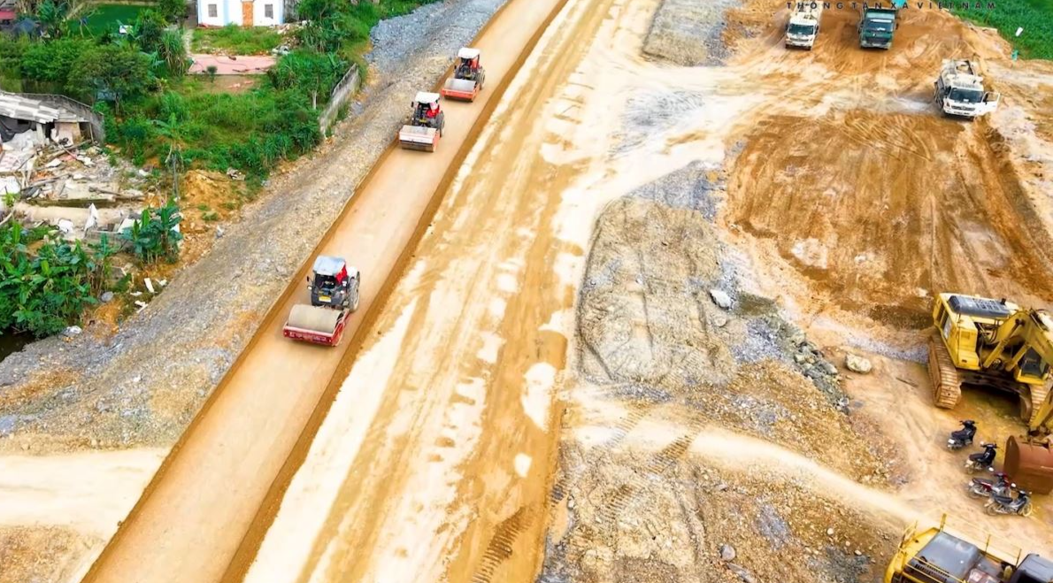 Áp lực giải ngân hơn 80% vốn đầu tư công trong các tháng cuối năm - Ảnh 2