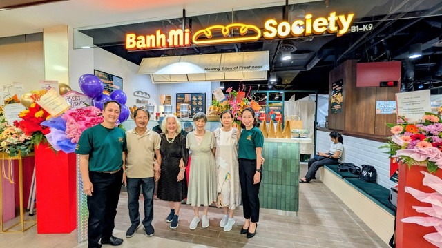 Nữ Giám đốc người Việt bỏ Google, mở tiệm bánh mì tại Singapore: thương hiệu đầu tiên và duy nhất được khách sạn 4 sao "chọn mặt gửi vàng" - Ảnh 2