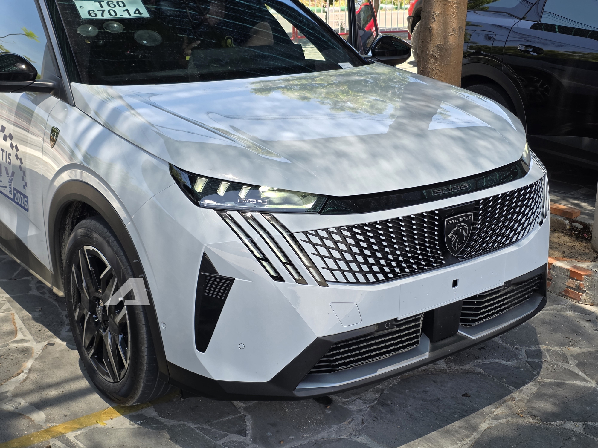 Ảnh thực tế Peugeot 3008 đời mới tại Việt Nam: Dáng coupe sành điệu, màn cong siêu dài, chờ giá để cạnh tranh CX-5, Tucson - Ảnh 1